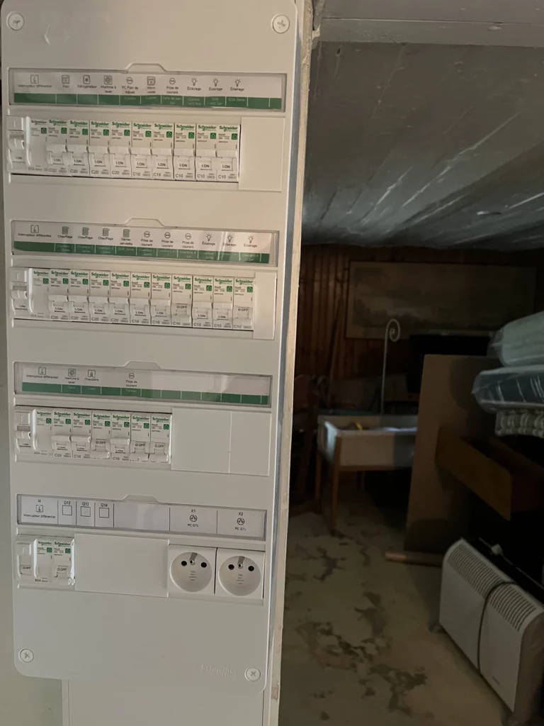 Travaux d'électricité par TerraRenova — tableau