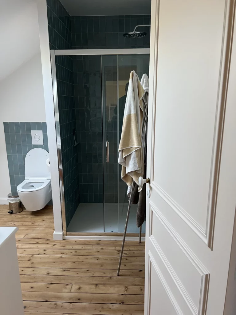 Salle de bain par TerraRenova — aménagement complet