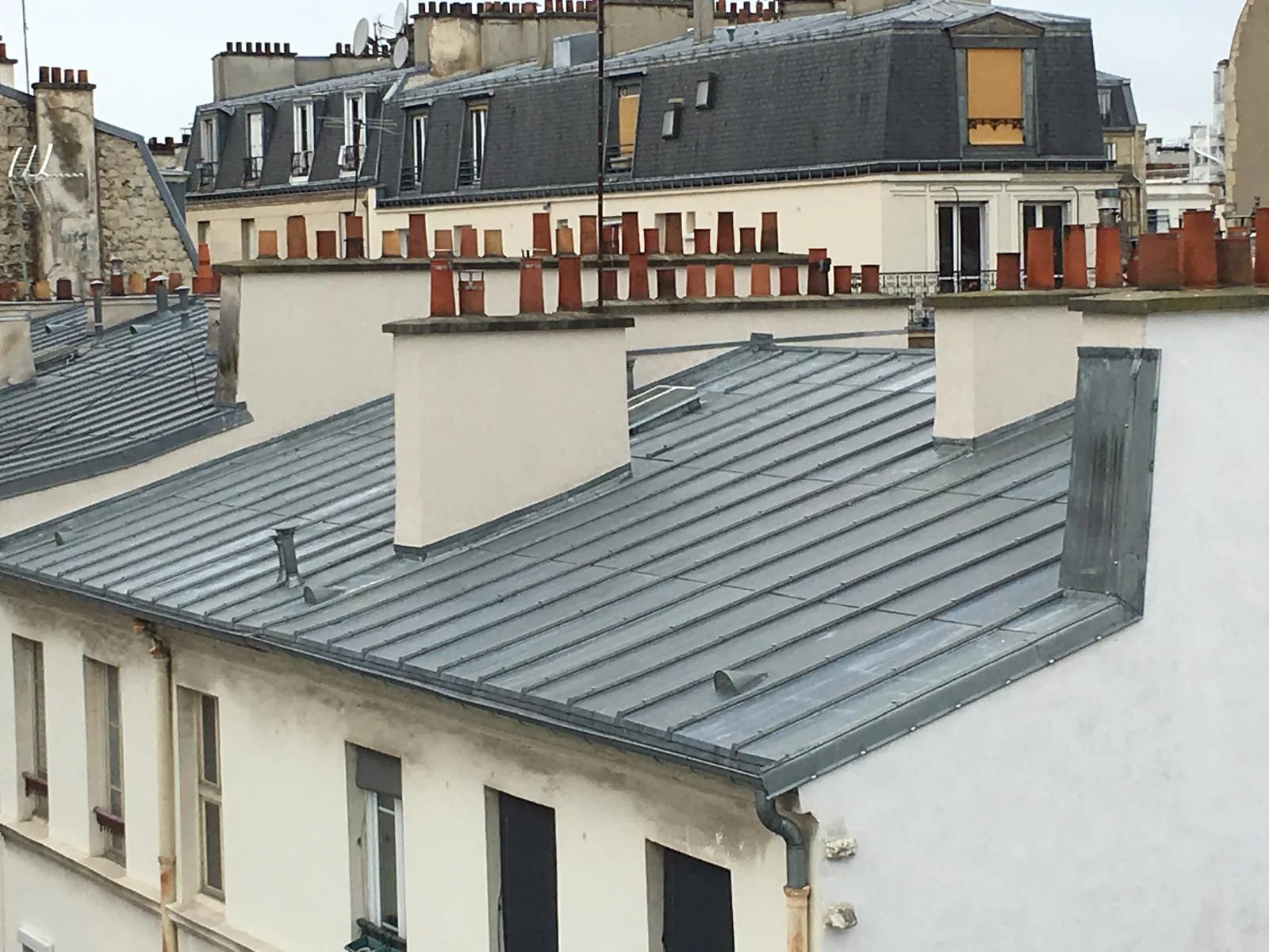 Reprise de toiture en zinc à Paris par TerraRenova — couverture et zinguerie
