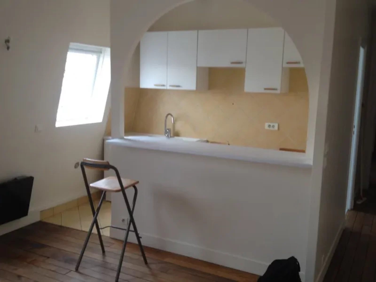 Cuisine avant rénovation — appartement 37 m² à Paris