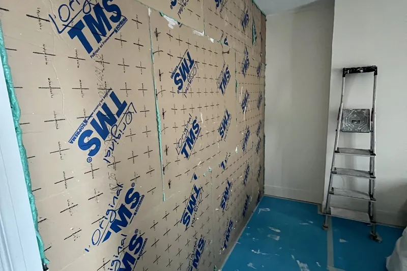 Isolation des murs par l'intérieur (ITI) — rénovation appartement Paris