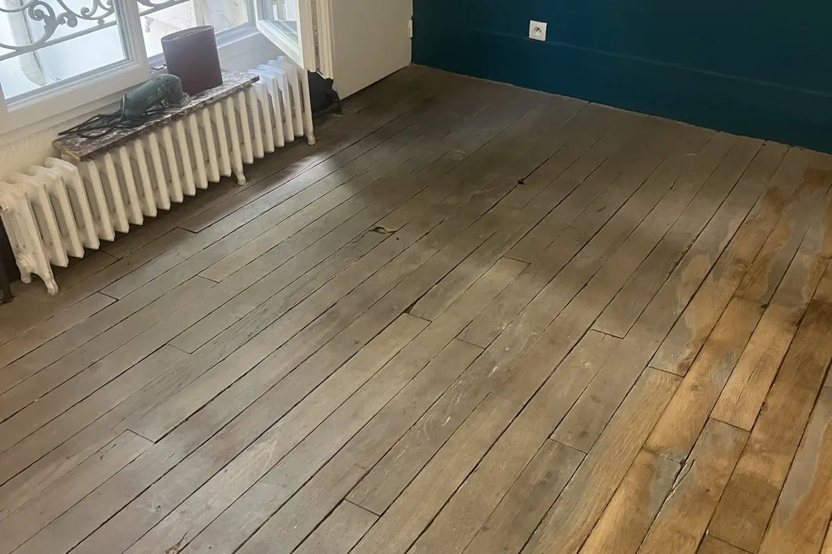 Parquet ancien usé et terni avant ponçage, appartement Paris