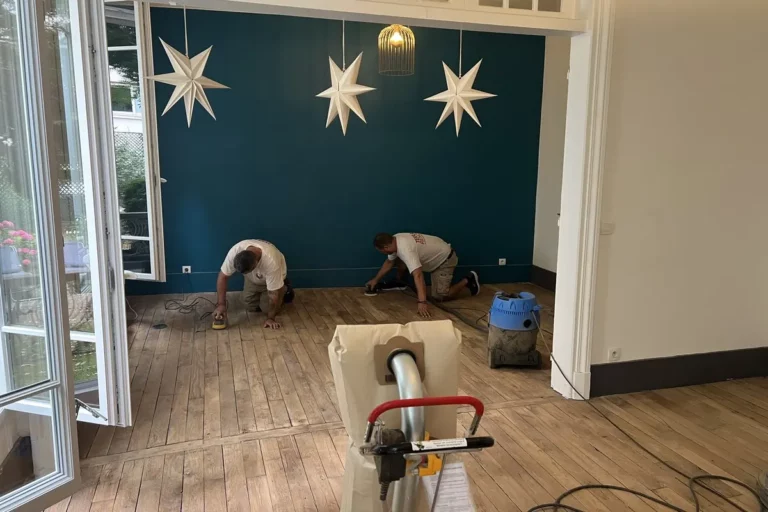 Ponçage de finition du parquet chêne avant vitrification